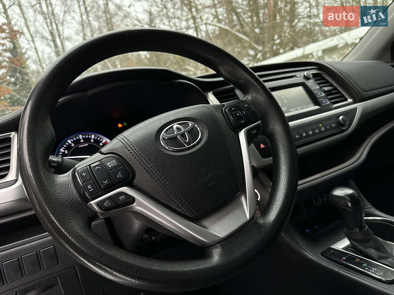 Внедорожник / Кроссовер Toyota Highlander 2016 в Житомире