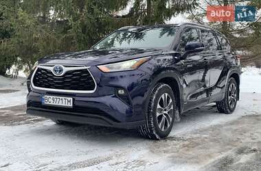 Внедорожник / Кроссовер Toyota Highlander 2021 в Хмельницком