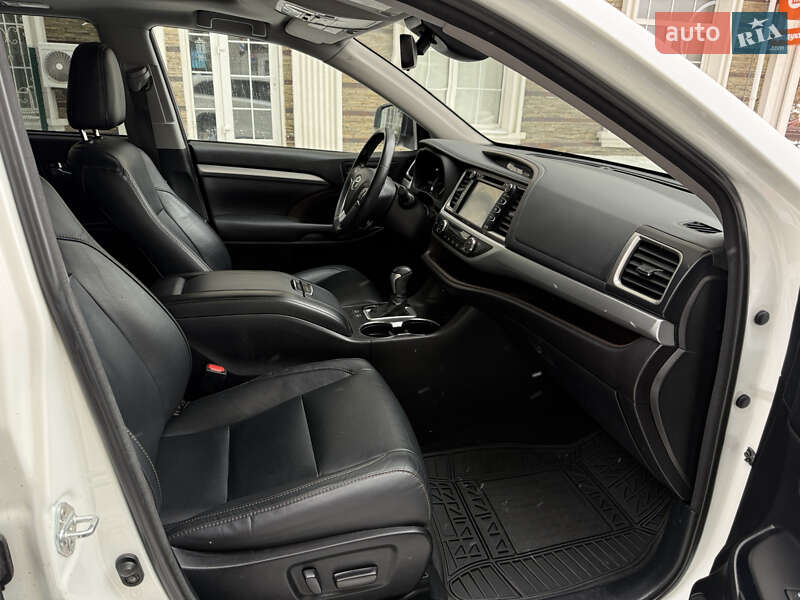 Позашляховик / Кросовер Toyota Highlander 2018 в Києві