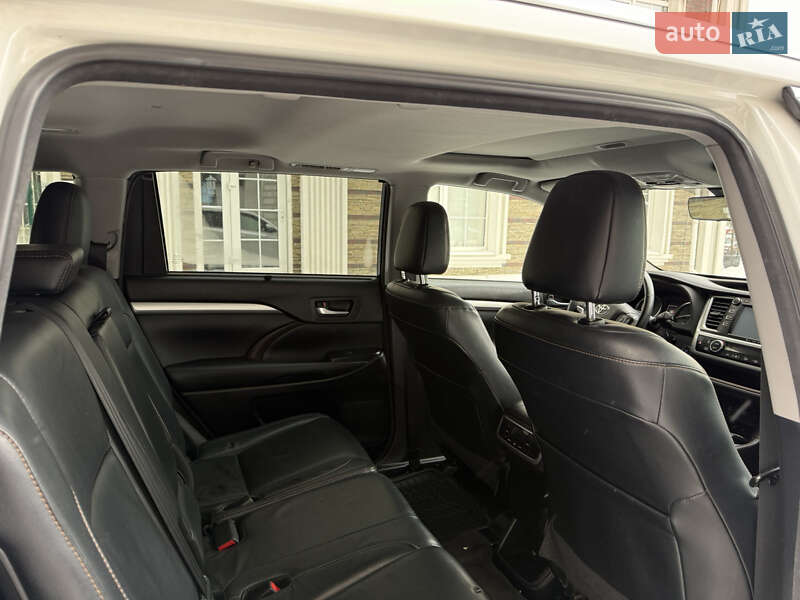 Позашляховик / Кросовер Toyota Highlander 2018 в Києві