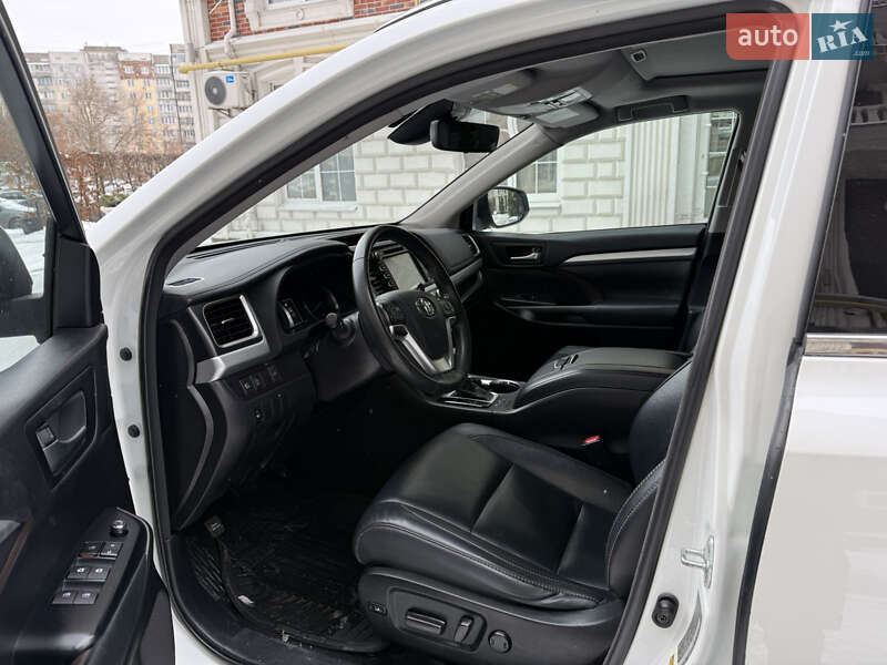 Позашляховик / Кросовер Toyota Highlander 2018 в Києві