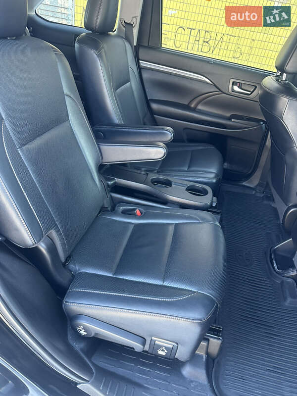 Внедорожник / Кроссовер Toyota Highlander 2019 в Харькове