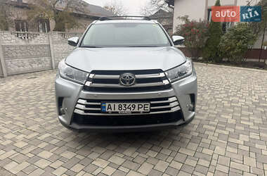 Внедорожник / Кроссовер Toyota Highlander 2017 в Киеве