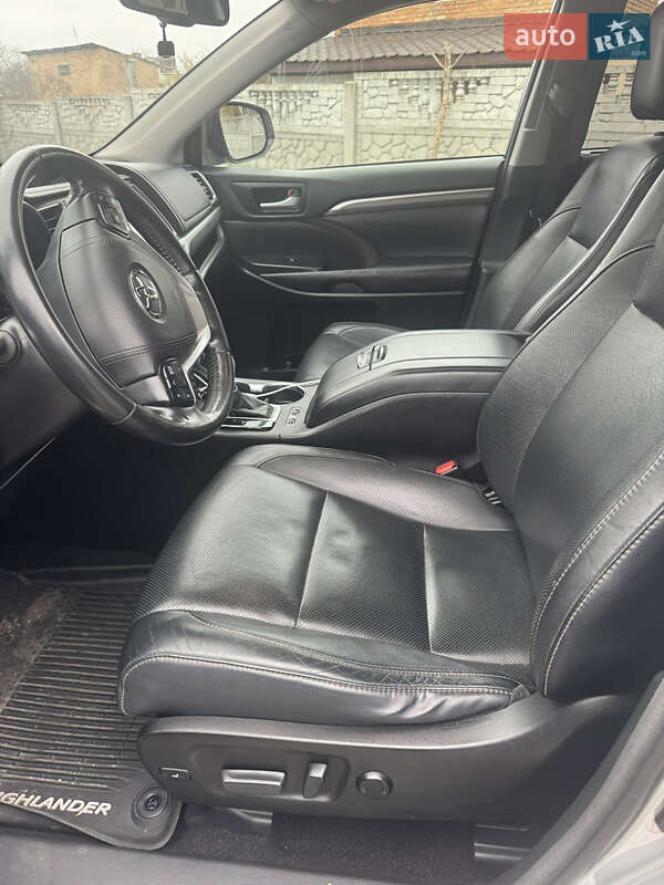 Внедорожник / Кроссовер Toyota Highlander 2017 в Киеве фото 12 Внедорожник / Кроссовер Toyota Highlander 2017 в Киеве