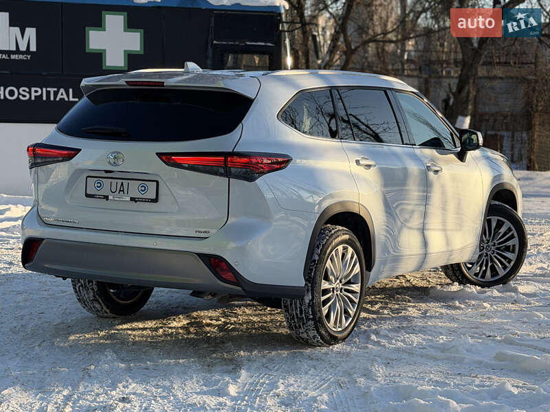 Внедорожник / Кроссовер Toyota Highlander 2024 в Киеве