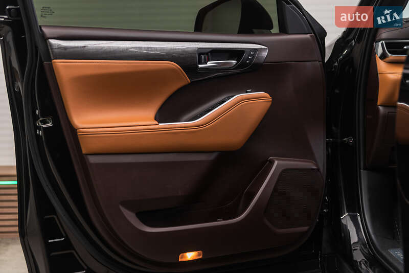 Внедорожник / Кроссовер Toyota Highlander 2021 в Мукачево