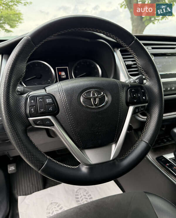 Позашляховик / Кросовер Toyota Highlander 2016 в Івано-Франківську