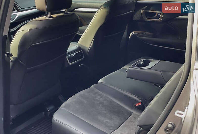 Позашляховик / Кросовер Toyota Highlander 2016 в Івано-Франківську