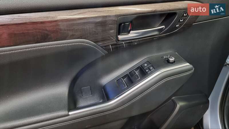 Позашляховик / Кросовер Toyota Highlander 2021 в Києві