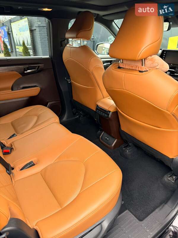 Внедорожник / Кроссовер Toyota Highlander 2021 в Кременчуге фото 4 Внедорожник / Кроссовер Toyota Highlander 2021 в Кременчуге