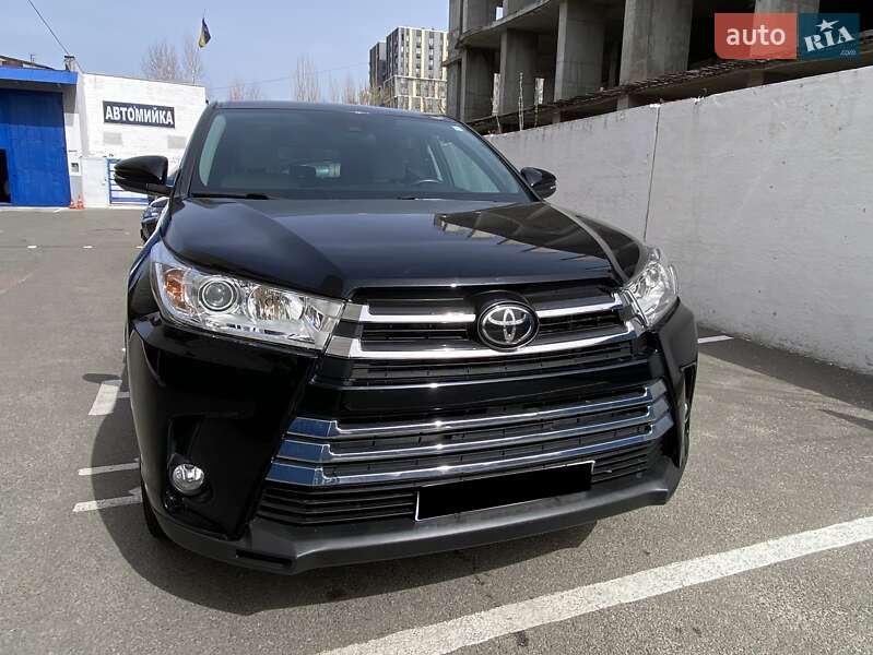 Внедорожник / Кроссовер Toyota Highlander 2018 в Киеве