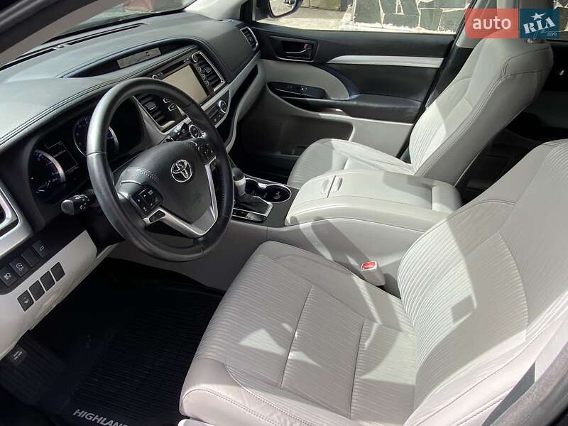 Внедорожник / Кроссовер Toyota Highlander 2018 в Киеве
