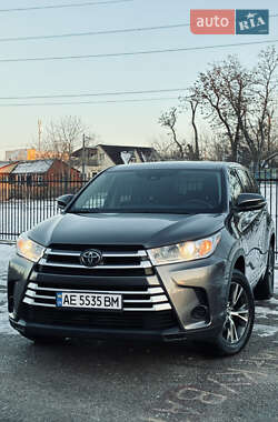 Внедорожник / Кроссовер Toyota Highlander 2017 в Днепре