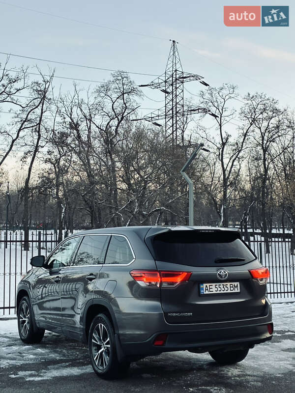 Внедорожник / Кроссовер Toyota Highlander 2017 в Днепре