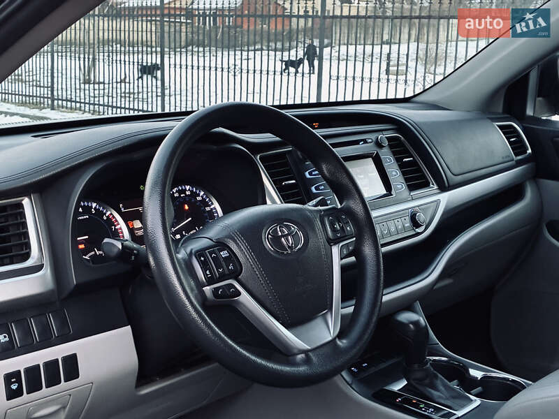 Внедорожник / Кроссовер Toyota Highlander 2017 в Днепре