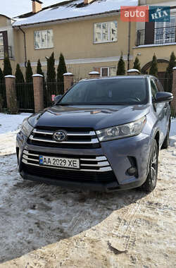 Внедорожник / Кроссовер Toyota Highlander 2018 в Киеве