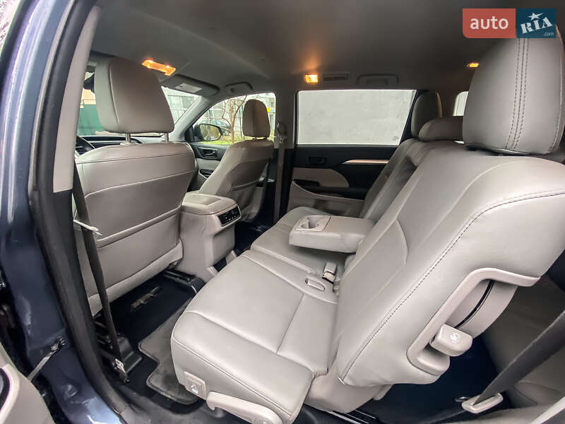 Позашляховик / Кросовер Toyota Highlander 2018 в Києві