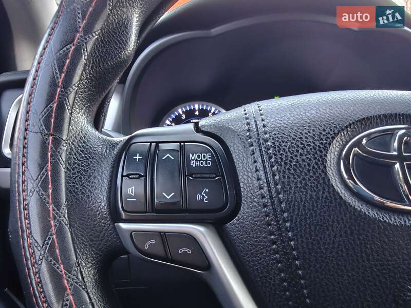 Позашляховик / Кросовер Toyota Highlander 2017 в Києві