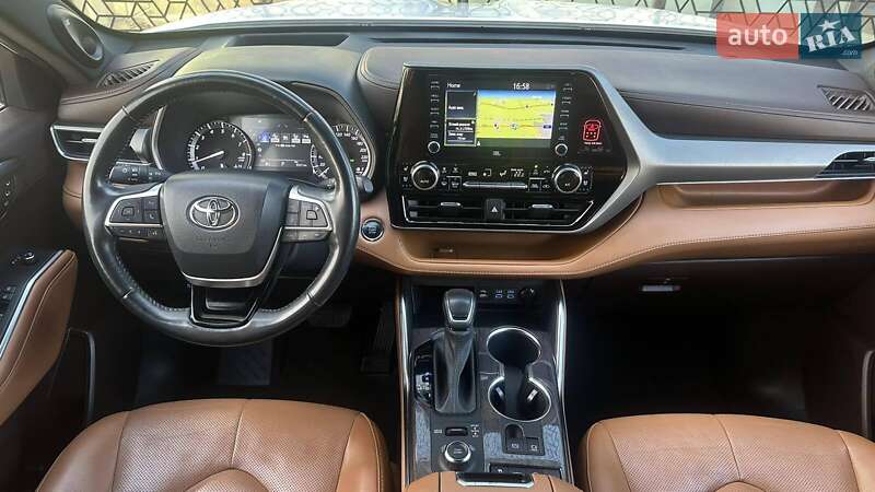 Позашляховик / Кросовер Toyota Highlander 2022 в Києві