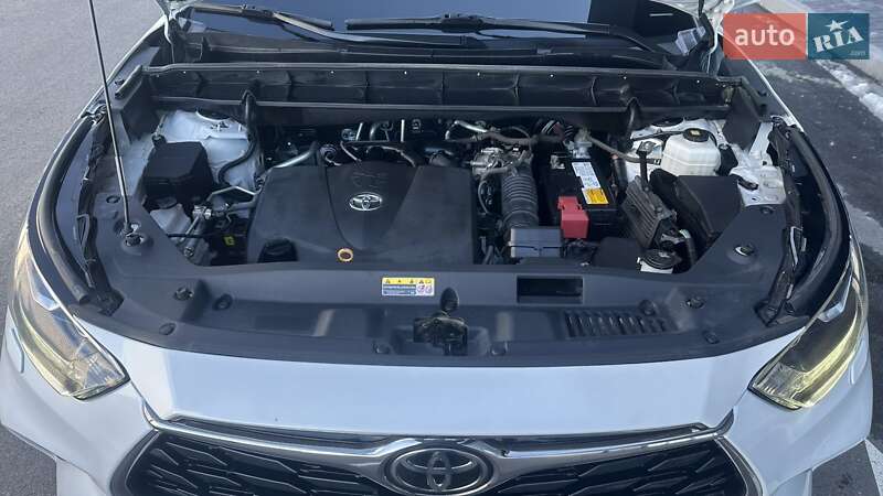 Позашляховик / Кросовер Toyota Highlander 2022 в Києві