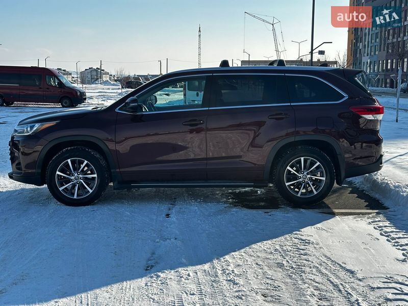 Внедорожник / Кроссовер Toyota Highlander 2018 в Ровно