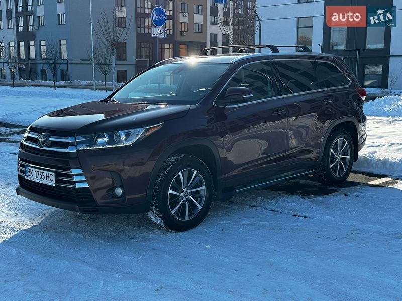 Внедорожник / Кроссовер Toyota Highlander 2018 в Ровно