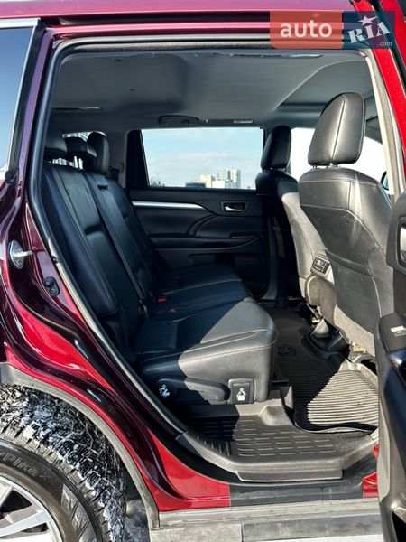 Внедорожник / Кроссовер Toyota Highlander 2018 в Ровно