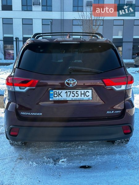 Внедорожник / Кроссовер Toyota Highlander 2018 в Ровно
