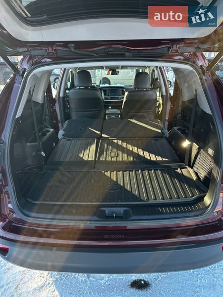 Внедорожник / Кроссовер Toyota Highlander 2018 в Ровно