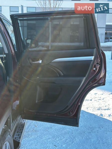 Внедорожник / Кроссовер Toyota Highlander 2018 в Ровно
