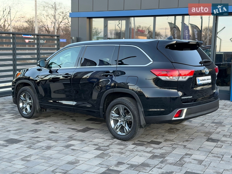 Внедорожник / Кроссовер Toyota Highlander 2018 в Ровно