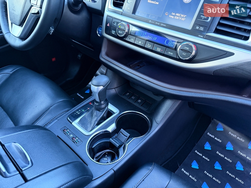 Внедорожник / Кроссовер Toyota Highlander 2018 в Ровно