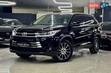 Внедорожник / Кроссовер Toyota Highlander 2017 в Николаеве
