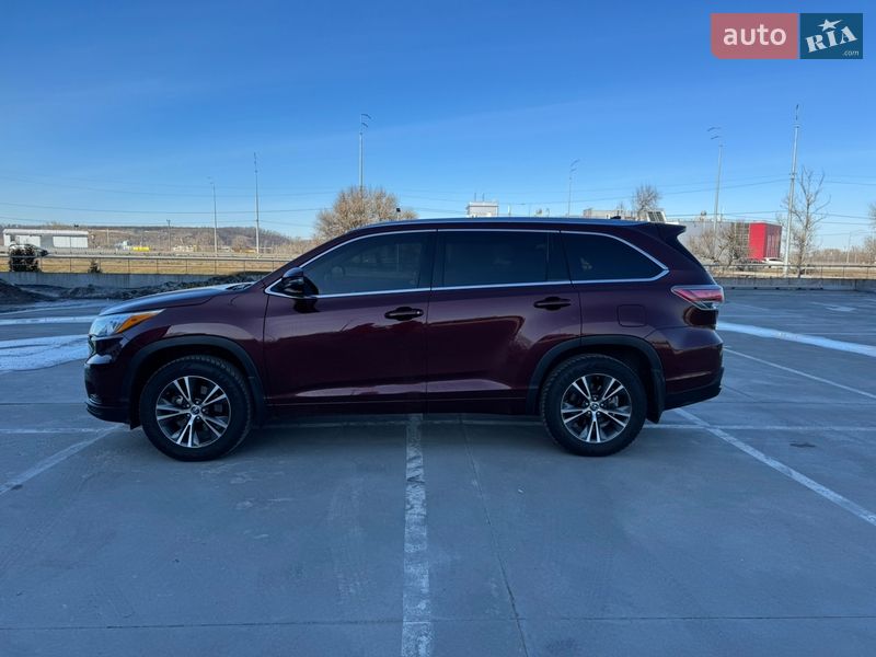 Внедорожник / Кроссовер Toyota Highlander 2016 в Киеве