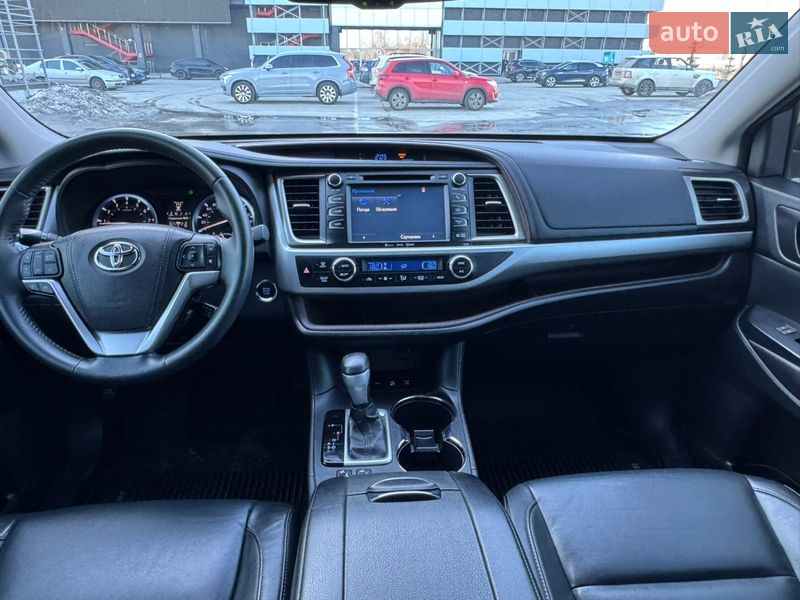 Внедорожник / Кроссовер Toyota Highlander 2016 в Киеве