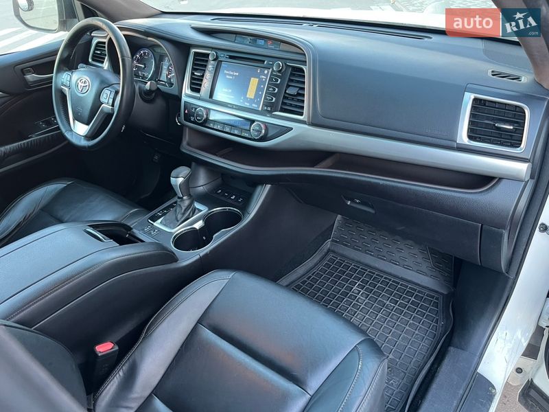 Внедорожник / Кроссовер Toyota Highlander 2014 в Киеве
