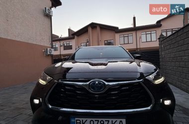 Внедорожник / Кроссовер Toyota Highlander 2023 в Ровно