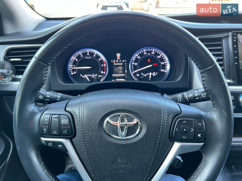 Внедорожник / Кроссовер Toyota Highlander 2016 в Николаеве