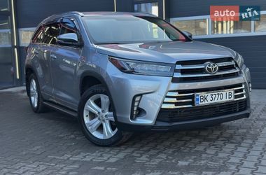 Внедорожник / Кроссовер Toyota Highlander 2016 в Ровно