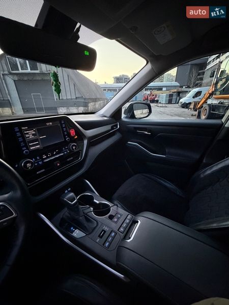 Позашляховик / Кросовер Toyota Highlander 2022 в Києві