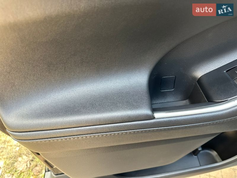 Позашляховик / Кросовер Toyota Highlander 2020 в Києві