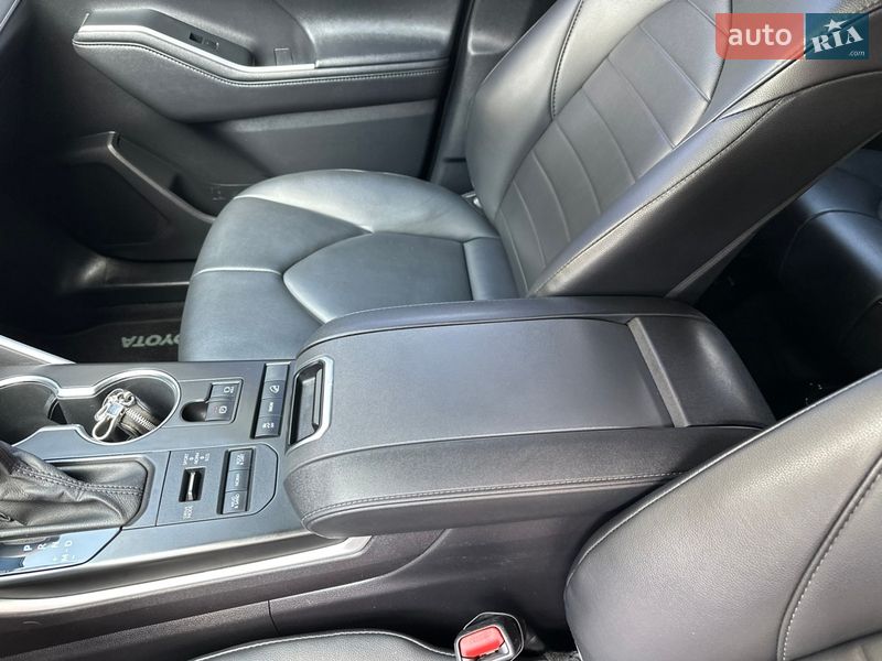 Позашляховик / Кросовер Toyota Highlander 2020 в Києві