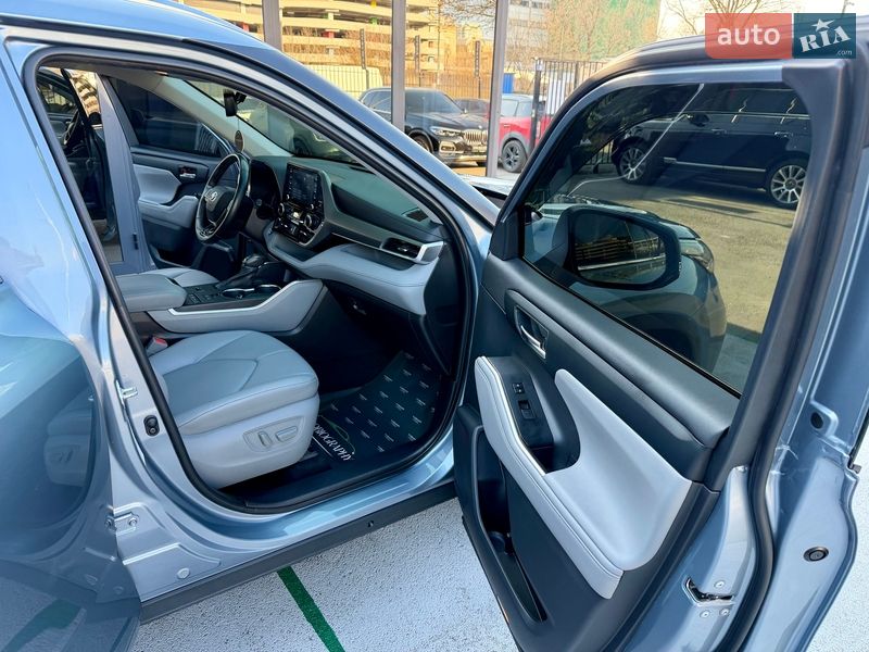 Позашляховик / Кросовер Toyota Highlander 2021 в Києві