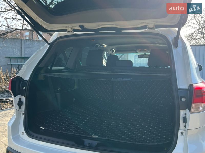 Позашляховик / Кросовер Toyota Highlander 2017 в Ніжині