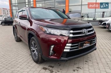 Внедорожник / Кроссовер Toyota Highlander 2018 в Львове