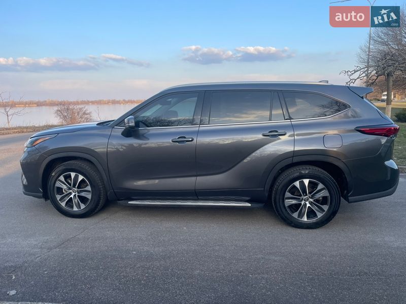 Позашляховик / Кросовер Toyota Highlander 2022 в Києві