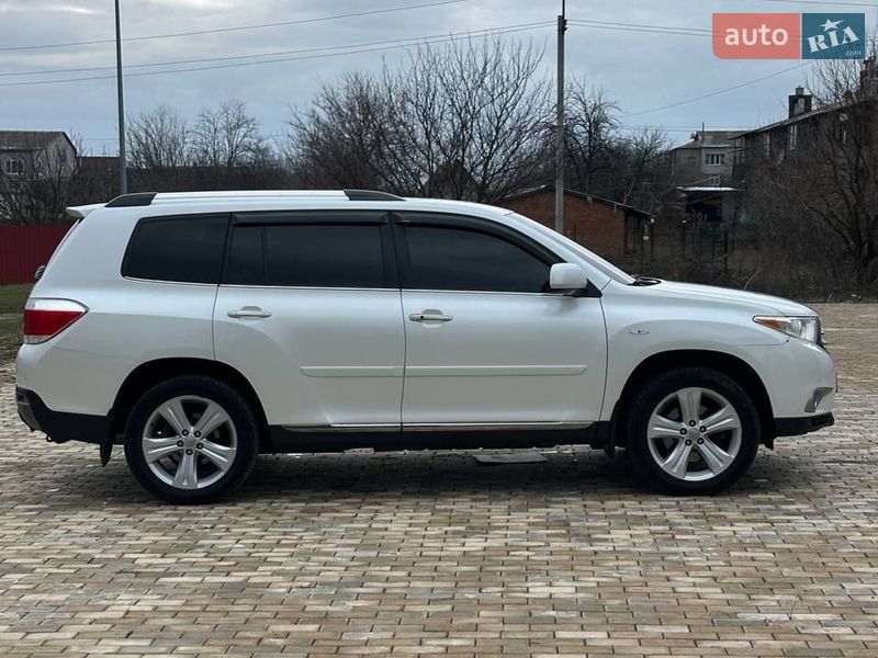 Внедорожник / Кроссовер Toyota Highlander 2012 в Чугуеве
