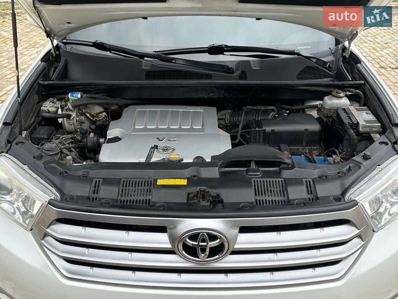 Внедорожник / Кроссовер Toyota Highlander 2012 в Чугуеве