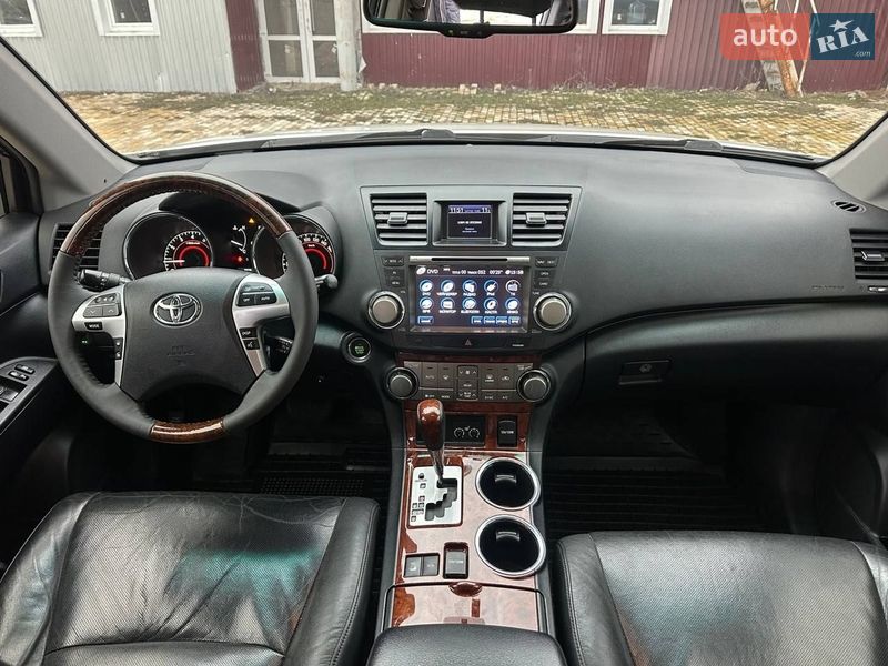 Внедорожник / Кроссовер Toyota Highlander 2012 в Чугуеве