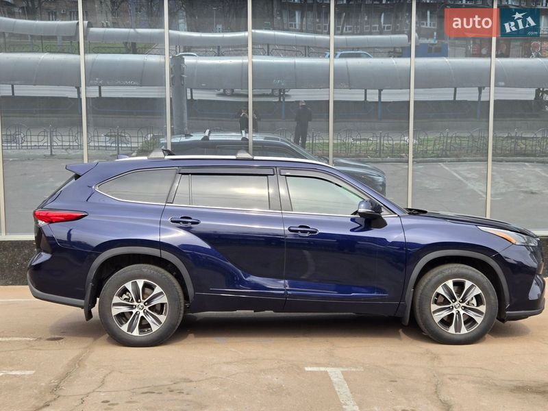 Внедорожник / Кроссовер Toyota Highlander 2022 в Киеве